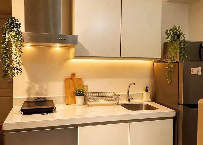 Отель Azure Casa Matthew Манила